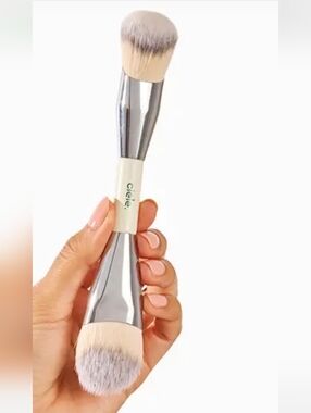 CIELE The Blush Brush For Powder, Cream And liquid Applications